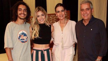 A atriz recebeu o carinho da família em estreia teatral - Manuela Scarpa / Brazil News