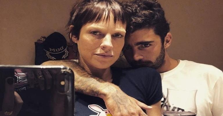Com novo visual, Luana posa ao lado de seu marido, Pedro Scooby - Instagram / Reprodução