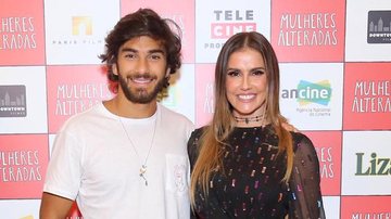 Deborah Secco e Hugo Moura trocam carinhos em pré-estreia - Manuela Scarpa/Brazil News