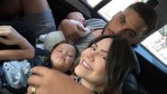 Sarah Poncio, Jonathan Couto e os filhos, José e João - Reprodução/Instagram