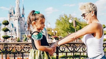 Atriz está desfrutando das magias e encantos da Disney - Reprodução/Instagram