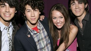 Lovebug, sucesso dos Jonas Brothers, é uma dedicação de Nick Jonas para Miley Cyrus - Foto/Destaque Getty Images