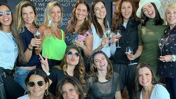 Lu Cardoso embarca em viagem com as dançarinas do Faustão - Reprodução Instagram