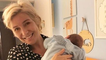 Loira mostrou o quanto está feliz com a experiência da maternidade - Reprodução/Instagram