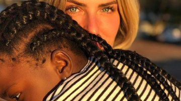 Giovanna Ewbank mostra a filha, Titi, durante safári - Reprodução Instagram