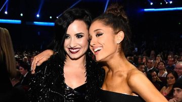 Ariana Grande e Demi Lovato durante premiação na Califórnia, em 2016 - Foto/Destaque Getty Images