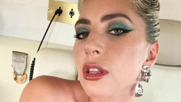 Lady Gaga usando sua linha de maquiagens artísticas, a 'Haus of Gaga' - Foto/Destaque Instagram