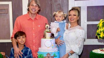 Eliana com a família na festa da Manuela, de 2 anos. - Samuel Chaves/Brazil News