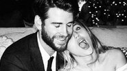 Miley Cyrus e Liam Hemsworth durante a sua cerimônia de casamento, em Los Angeles - Foto/Instagram
