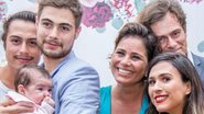 O ator Francisco Vitti se derreteu todo ao publicar mais um registro do casamento dos pais que casaram 25 anos após a união - Instagram