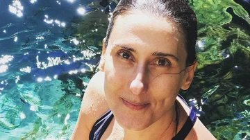 Paola Carosella ostenta maiô na praia - Divulgação/Instagram