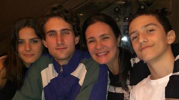 A atriz apareceu ao lado de seus dois filhos na comemoração do aniversário do mais velho - Instagram