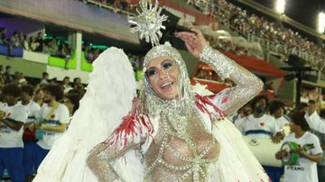 Rainha da União da Ilha, Gracyanne Barbosa desfila com figurino repleto de pedras - Thyago Andrade/Brazilnews