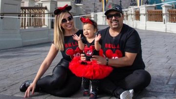 Sertanejo Edson celebra 10 meses da filha na Disney - Créditos: A Beleza da Maternidade