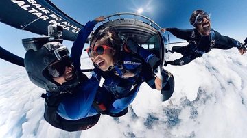 Caio Castro salta de paraquedas com Maísa e faz revelação chocante - Divulgação/Instagram