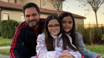 Luciano Camargo e as filhas gêmeas - Reprodução/Instagram
