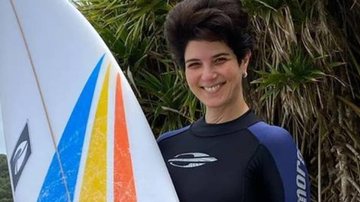 Mariana Godoy se diverte ao tentar surfar - Reprodução/Instagram