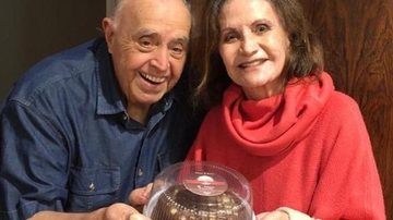 Rosamaria Murtinho e Mauro Mendonça ganham bolo de fãs - Reprodução/Instagram