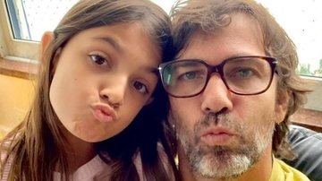 Marcelo Faria posa com a filha no mar - Reprodução/Instagram