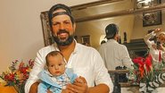 Após aniversário, Sorocaba posa com o filho e se declara - Reprodução/Instagram