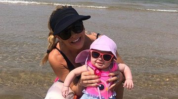 Dany Bananinha leva a filha, Lara, para conhecer a praia - Reprodução/Instagram