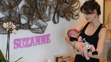 Júlia Pereira celebra primeiro mês da filha, Suzanne - Divulgação