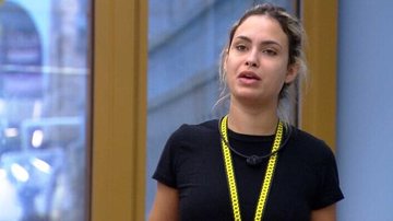 Sarah fica em dúvida entre Projota e Karol Conká - Reprodução/TV Globo