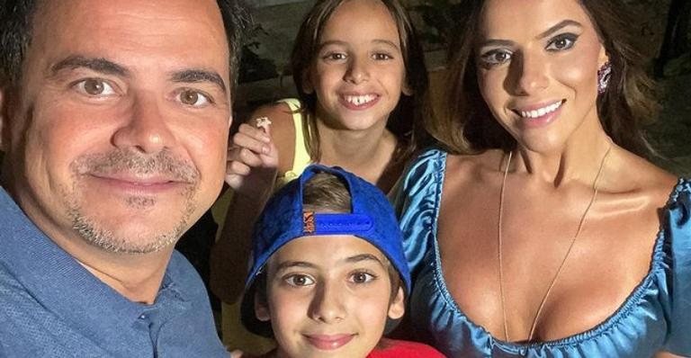 O comediante Márvio Lúcio emociona seus seguidores ao compartilhar uma linda declaração em celebração aos 15 ao lado de sua esposa - Reprodução/Instagram