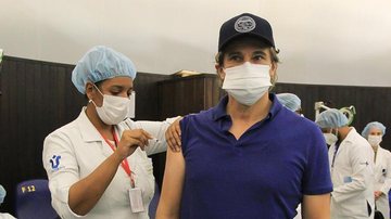 Aos 63 anos, Edson Celulari é vacinado contra a Covid-19 - Fabricio Silva /AgNews