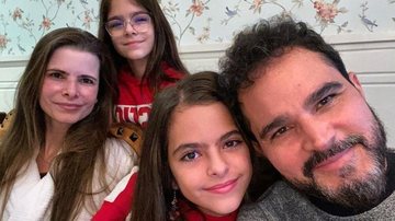 Luciano Camargo e Flávia ajudam filhas nas provas da escola - Reprodução/Instagram