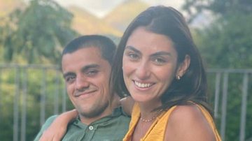 Felipe Simas se declara ao postar clique romântico com a esposa - Reprodução/Instagram