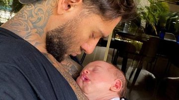 Lucas Lucco baba ao posar com o filho na rede - Reprodução/Instagram