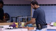 Gilberto fica furioso com situação da louça na xepa - Reprodução/TV Globo
