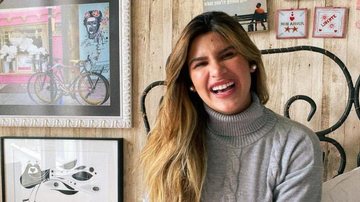 Giulia Costa encanta web ao surgir toda sorridente, vestindo um lindo vestidinho florido - Reprodução/Instagram