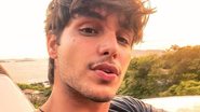 Descamisado, Bruno Guedes renova bronzeado na praia - Reprodução/Instagram