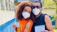 Thelminha e marido recebem a 1ª dose da vacina contra Covid - Reprodução/Instagram