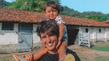 Bruno Guedes aproveita dia de praia com o filho e cachorro - Reprodução/Instagram