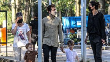 Thales Bretas flagrado passeando com os filhos e Susana Garcia - AgNews