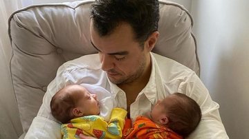 Joaquim Lopes surge coladinho com as filhas gêmeas - Reprodução/Instagram