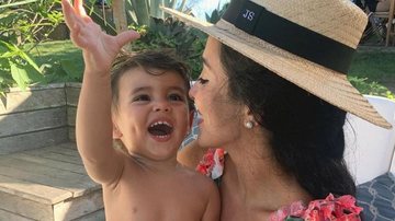 Jade Seba encanta web ao mostrar Zion se divertindo na praia - Reprodução/Instagram
