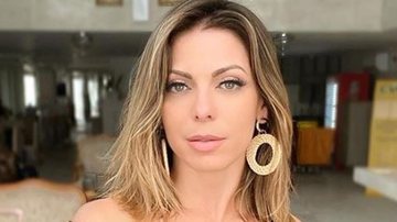 Sheila Mello abusa da sensualidade com maiô todo aberto - Divulgação/Instagram