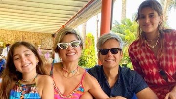 Flávia Alessandra curte passeio de barco com a família durante viagem - Reprodução/Instagram