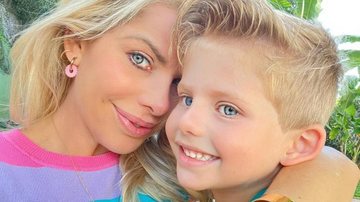 Karina Bacchi surge coladinha ao filho em cliques divertidos - Reprodução/Instagram