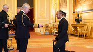 Lewis Hamilton é condecorado cavaleiro - Foto: Reprodução / The Royal Family