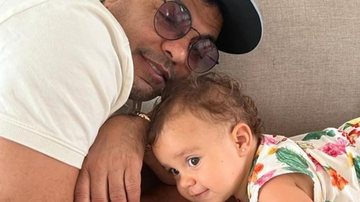Zezé Di Camargo surge coladinho com a neta caçula, Julia - Reprodução/Instagram