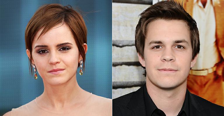 A estrela de 'Harry Potter' Emma Watson passou a semana na capital francesa com o namorado, o ator norte-americano Johnny Simmons; Emma aproveitou para ir às compras