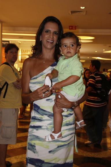 img-355384-virna-dias-com-pedro Mãe de Vitor e Pedro, Virna Dias está grávida de uma menina