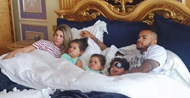 Dentinho e Dani Souza posaram com os filhos Bruno, Rafaella e Sophia