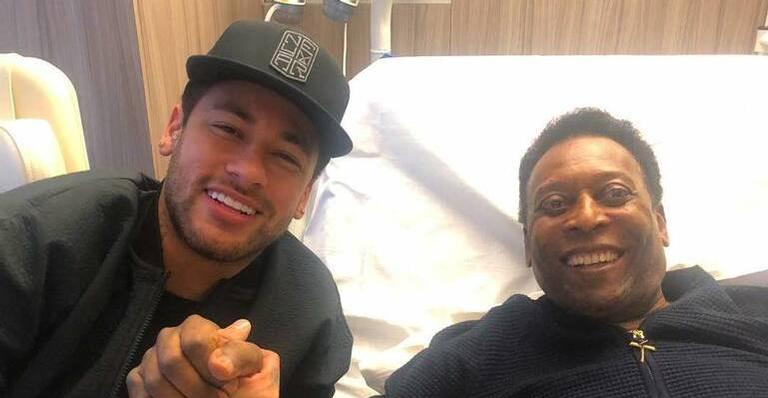 Craque do PSG faz visita especial ao Rei do Futebol que está internado em hospital francês