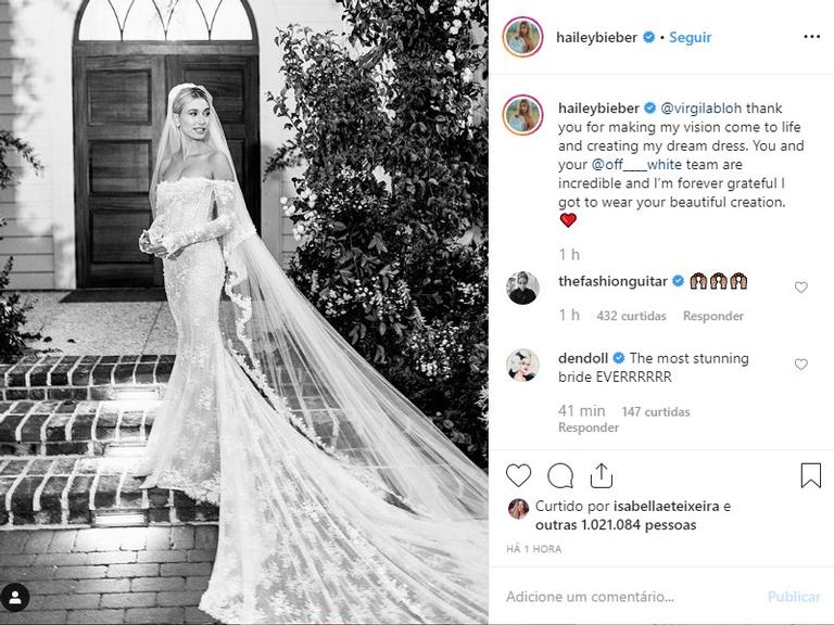 Hailey Bieber mostra vestido de noiva